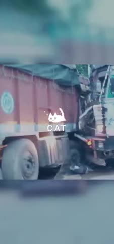 राजनगर: बमीठा nh 75 पर दो ट्रकों की आमने सामने भीषण भिड़ंत तीन घायल घायलो को अस्पताल पहुचाया#lockdown4.0 #covid19_corona#accident
