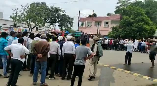 जमई: Damua में कॉंग्रेस.. बीजेपी.. में नोकझोंक
#bjp #congress #Boycottchina #Chhindwara #damua #warning #Politics #mp_sarkaa
