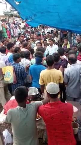 पंडरिया: पड़रिया में आये दिन चोरी के एक गिरोह को चोरी करते पकड़ा गया हैं! लोगों ने आक्रोश के चलते खुब पिटाई किया! #cgviral#cgnews