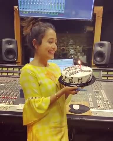 बिजनौर: #nehakakkar #singer Neha kakkar celebrate her 40 million friends on Instagram