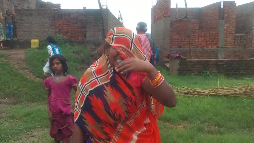 बिक्रम: बिक्रम थाना क्षेत्र के जमालपुर गांव में ठनका गिरने से  02 भौंस का हुआ मैके स्थान पर ही मौत परिजन रोते बिलखते हुए#RK﻿@