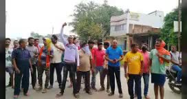गिरिडीह: #एसपी_सुरेंद्र_झा के तबादले से दु:खी युवाओं ने किया गिरिडीह बेंगाबाद मुख्य पथ को जाम
#SPGIRIDIH #गिरीडीह