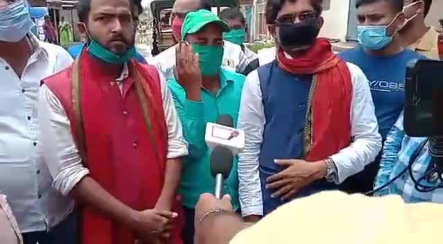 मुशहरी: #मुज़फ़्फ़रपुर शेखपुर ढाब की वास्तविक स्थिति जल जमाव से परेशान आमलोग का दर्द पर मीडिया के बंधुओं से बात करते हुए
जय #गजपा