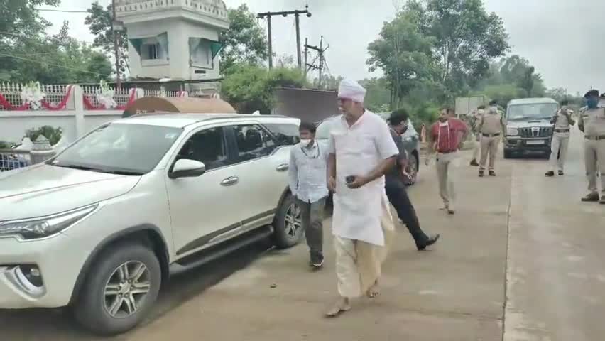 गोटेगांव: गुरू के दर्शन व आशीर्वाद लेने बगास्पुर पहुंचे केंद्रीय मंत्री प्रहलाद सिंह पटेल #केंद्रीय_मंत्री