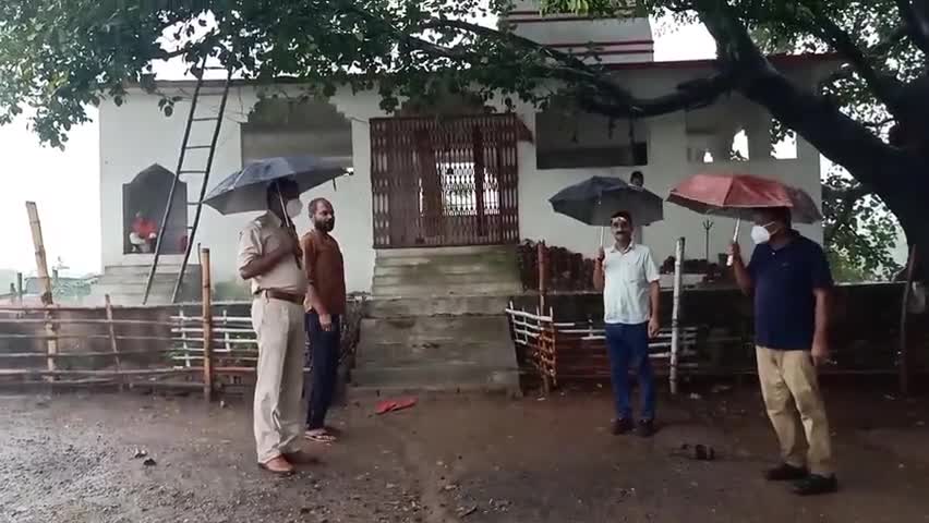 गढ़वा: शहर के जुड़वनिया शिव मंदिर में जिला प्रशासन ने जलाभिषेक पर लगाई रोक, तीस जुलाई तक बंद रहेगा मंदिर #मंदिर #रोक