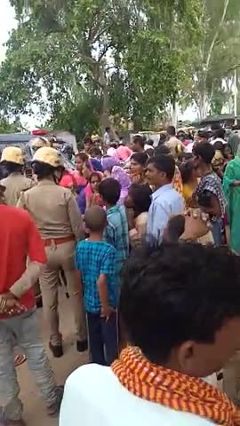 घोरावल: #Robertsganj_sonebhadra#up64 आज ग्रा: परासी पांडेय में एक नव उवक को बेरहमी पीटा गया जो उछड़ीह का निवासी था!