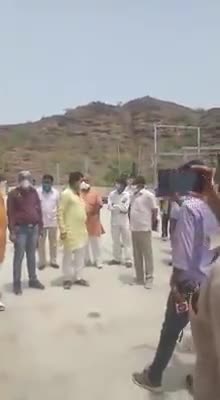 पचपदरा: #केंद्रीय राज्य मंत्री #कैलाश चौधरी भड़के #अधिकारियों पर  बालोतरा कोविड-19 की #अव्यवस्थाओं को लेकर!