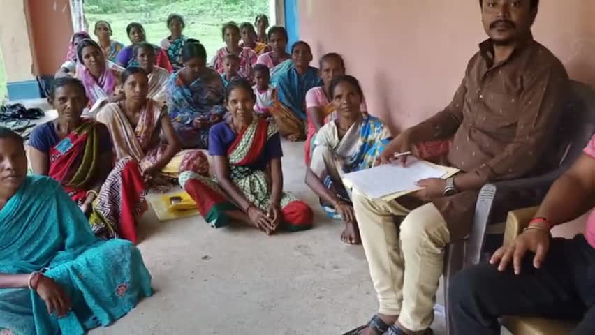 सिमडेगा: इंटक नेता दिलीप तिर्की व खुशीराम कुमार ने बिरकेरा गांव पहुंचकर सुनी जनसमस्याएं #इंटक