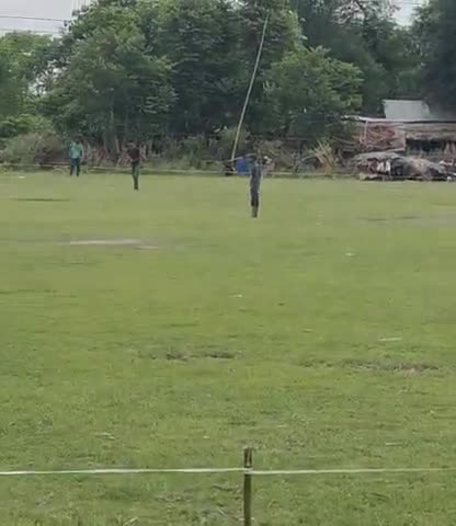 मुरलीगंज: #तमौट_परसा हाईस्कूल मैदान में सुभाष मेमोरियल क्रिकेट टूर्नामेंट का सेमीफाइनल जारी । मधेपुरा की बल्लेबाजी जारी 55/3 ओवर 7