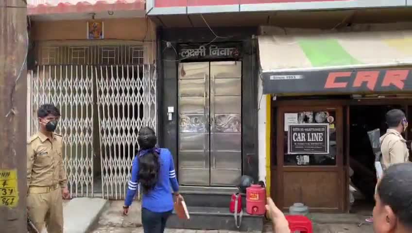 कानपुर: #कुख्यात विकास दुबे के करीबी जय बाजपेई के घर पर पुलिस ने मारा छापा, तलाशी जारी