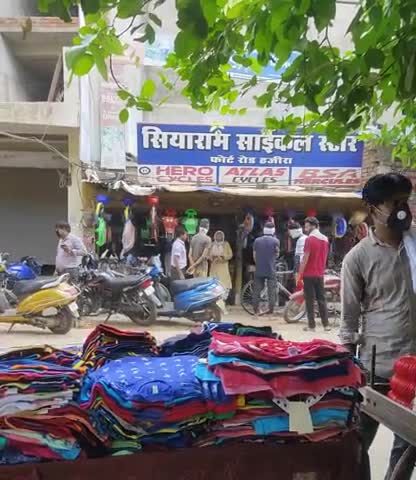 ग्वालियर गिर्द: ##gwalior #gwaliornews #karona Gwalio mein nahin hua social distancing ka palan dukaan kholte hue marwadi logon ki bheed