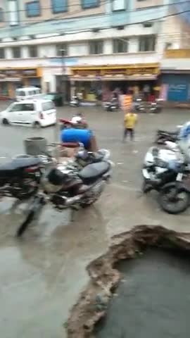अलवर: aaj sawan ki pahli barish hui alwar me #coronastopkarona ﻿#amitjaniind