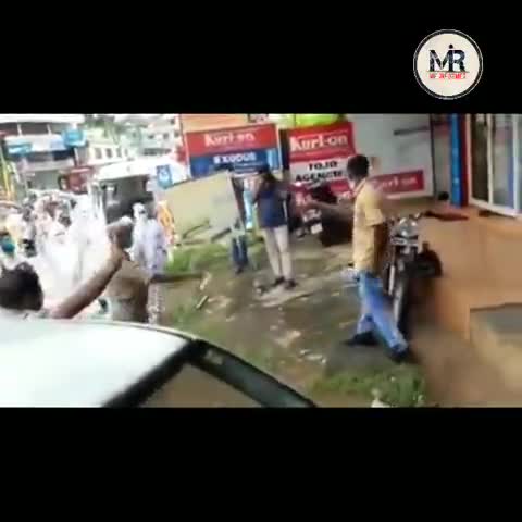 महुआ: देखिये किस तरह से डॉक्टर और प्रशाशन के बीच से एक कोरोना मरीज भाग गया ।
#corona #doctors