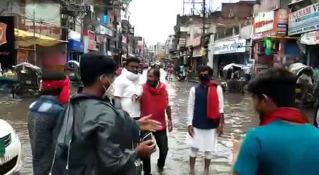 मुशहरी: #मोतीझील मुज़फ़्फ़रपुर के जलजमाव को लेकर #गजपा उतरा सड़क पर नगर विकास मंत्री एवं सांसद हिसाब दो