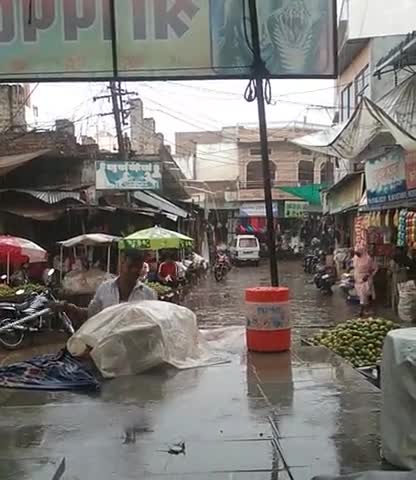 माण्डल: सुबह से छा रहे बादलों ने दिखाया अपना रंग
राजाजी का करेड़ा में 2:30 बजे बारिश शुरू हुई #भीलवाड़ा