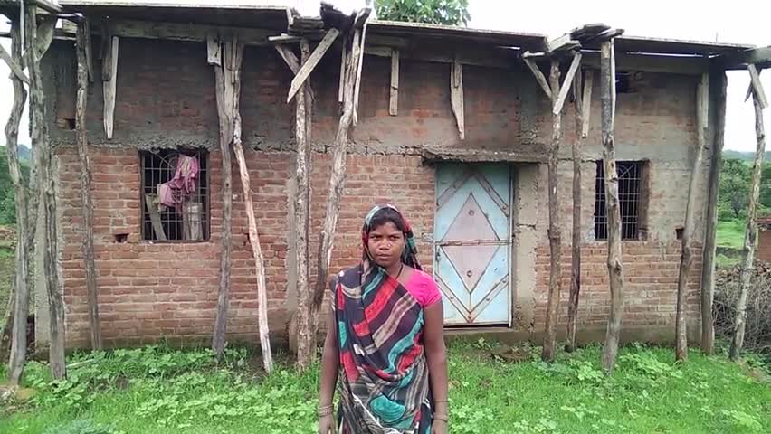 शहपुरा जनपद #कछारी_पंचायत_सचिव_विष्णु_मार्को खुद ही बने #ठेकेदार, #पैसे लेकर भी नहीं बनवा रहे हितग्राहियों का #पीएम_आवास