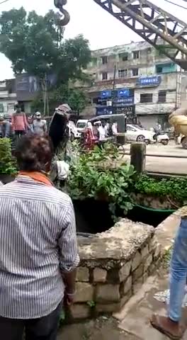 aaj subah ka hassa bike giri pul me niche #satnanews #indian #news2020