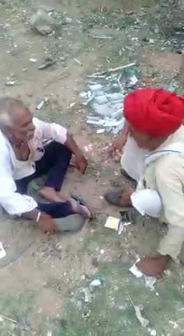 औरंगाबाद: सराब पीने के बाद लोगो की यह हालत हो जाती हैं #hariyananews #Alokarmy ﻿#lockdown#corona