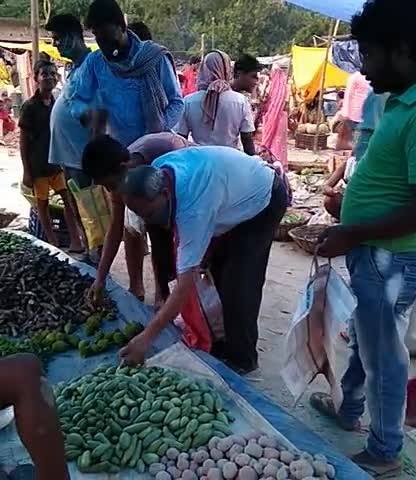 लालगंज: लालगंज प्रखंड के भगवानपुर हाट में नहीं हो रहा लॉक डाउन का पालन....﻿#crona