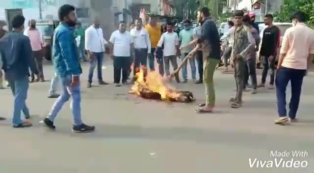 होशंगाबाद: दलितों के सम्मान में युवक कांग्रेस मैदान में शिवराजसिंह का किया पुतला देहन होशंगाबाद
#shivrajshing #shivrajsing
