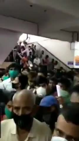 बिहार के अस्पतालों में कोरोना पीड़ितों व परिजनों की भीड़ देखिए!सरकारी व्यवस्था का हाल देखिए!#bihar #coronavirusinindia