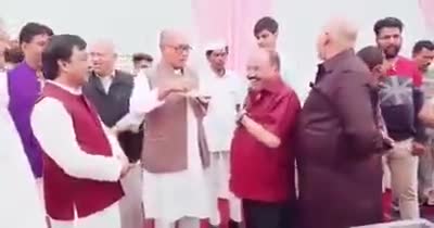 कांग्रेस के पूर्व #मुख्यमंत्री राज्यसभा सांसद #दिग्विजय सिंह जी बलात्कारी प्यारे #मियां के साथ पार्टी में #दावत उड़ाते
