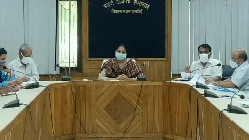 संडीला: विकास भवन सभागार में CDO ने कार्यदायी संस्थाओं के साथ की बैठक, श्रमिकों को रोजगार देने पर दिया गया बल #सीडीओ