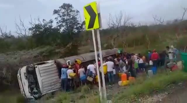 ग्वालियर गिर्द: कभी सोचा है बस पलटने पर क्या नजारा होता है देखें वीडियो #accident #virial