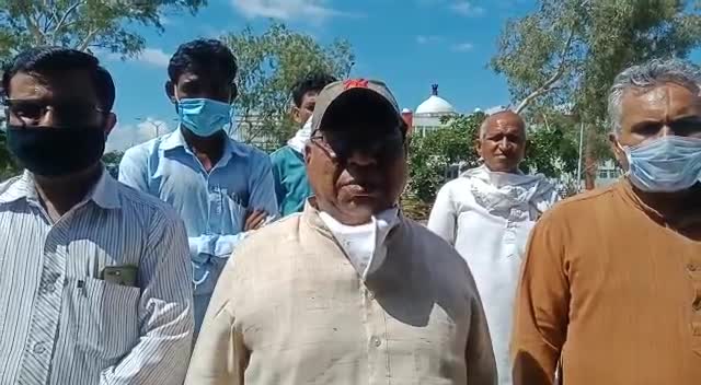 इंदौर: #गुना की घटना में करवाई के लिए #मेघवाल #समाज के द्वारा ज्ञापन दिया गया पूर्व SDM kamalkar जी ने #मीडिया को संबोधित किया