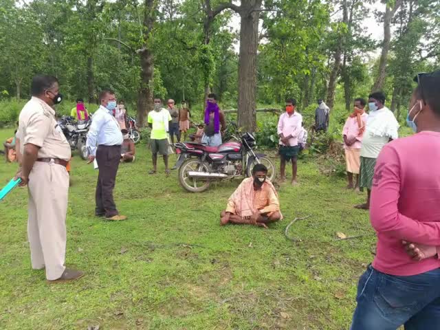 माकड़ी: ग्रामीणों के जमीनी विवाद के बीच पहुंचे माकड़ी तहसीलदार ने जांचे दस्तावेज #जमीनी_विवाद