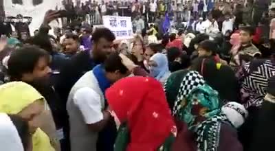 मैं आज़ाद हूँ। देश को गरीबी से भुखमरी से जातिवाद से मुक्त कराने वाला आज़ाद हूँ।
#AzadSamajParty
#ChanderSekharAzad