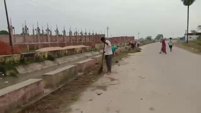 ज़मानिया: लॉकडाउन के दौरान सेवराई तहसील गेट के पास नहर की पटरियों की साफ-सफाई का किया गया कार्य #स्वच्छ_भारत_मिशन
