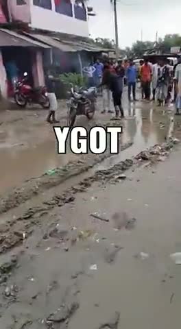टेढ़ागाछ मुख्य बाजार में चलती मोटरसाईकल में देखते ही देखते लगी आग, बाल बाल बचे चालक। #kishanganjnews #newskishanganj