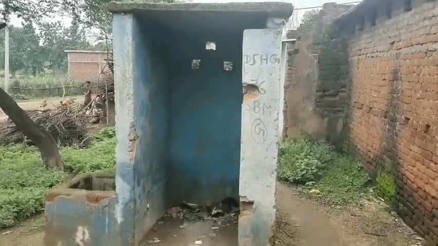 मयूरहंड: करमा बिरहोर टोला के ग्रामीणों ने PHED विभाग से की अधूरे शौचालय पूर्ण कराने की मांग #phed