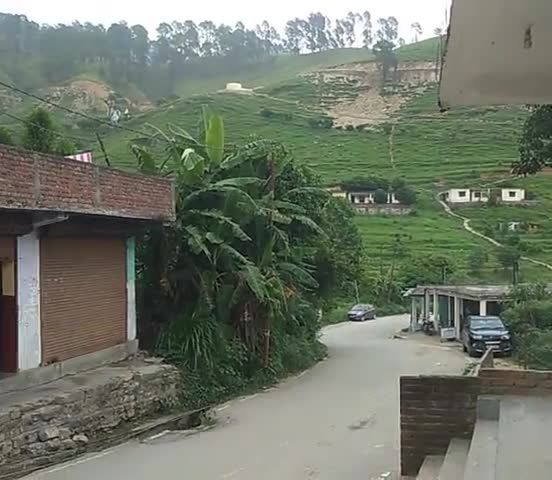 मुनस्यारी: पिथौरागढ़ जिले के मुवानी क्षेत्र में बहुत कम लोग ही मार्केट में दिख रहे है आप देख सकते है।
#पिथौरागढ़
#उत्तराखंड
