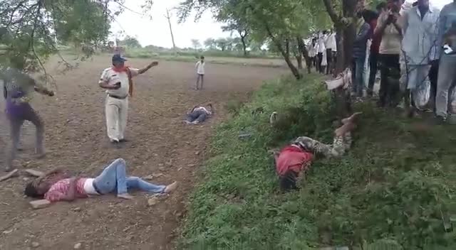 दमोह: #BANDAKPUR आते वक्त बाइक हुई अनियंत्रित बबूल के पेड़ से टकराई, दो युवक घायल एक की मौके पर मौत, पुलिस जांच में जुटी..
