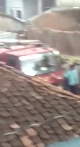 खुरई: ग्राम जरवास में लगी आग लाईट के कारण 
जरवास#आयकर ﻿@##आयकर
