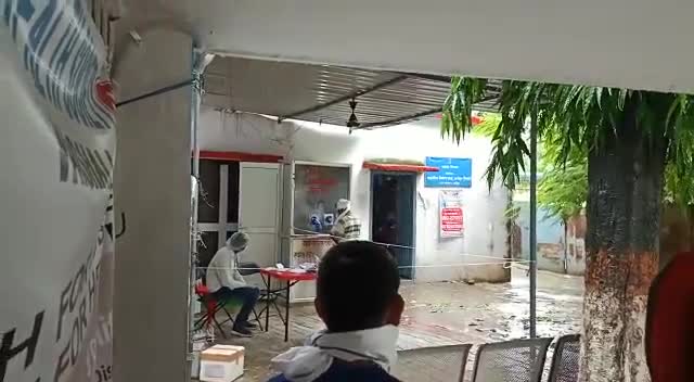 खबर वैशाली के हाजिपुर सदर अस्पताल से है जहां एक ही गल्वस से सभी लोगों का जांच हो‌ रहा है।
#stayathome_saveindia