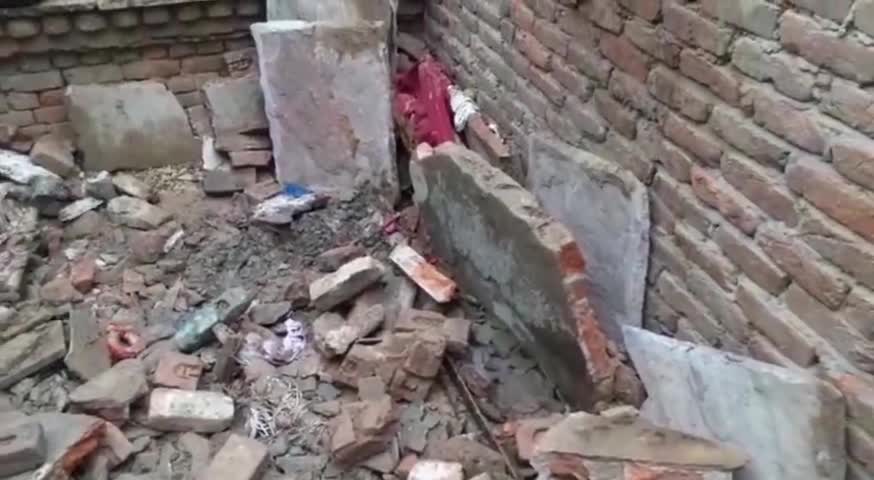 छाता: शेरगढ़ में बारिश का पानी भरने से मकान की छत गिरी, मलबे में दबने से परिवार के सदस्य हुए घायल
#dmmathura
@mathurapoliceoffical
