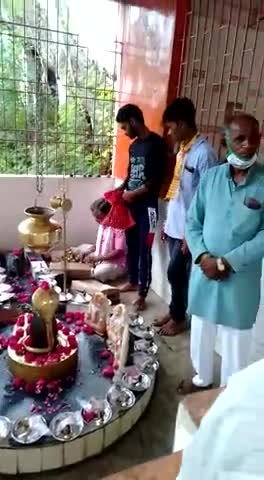 साँवेर में आज जगज जगह पर शिवलिंग वितरण का सफल आयोजन किया गया।﻿
#साँवेर #sanwer﻿