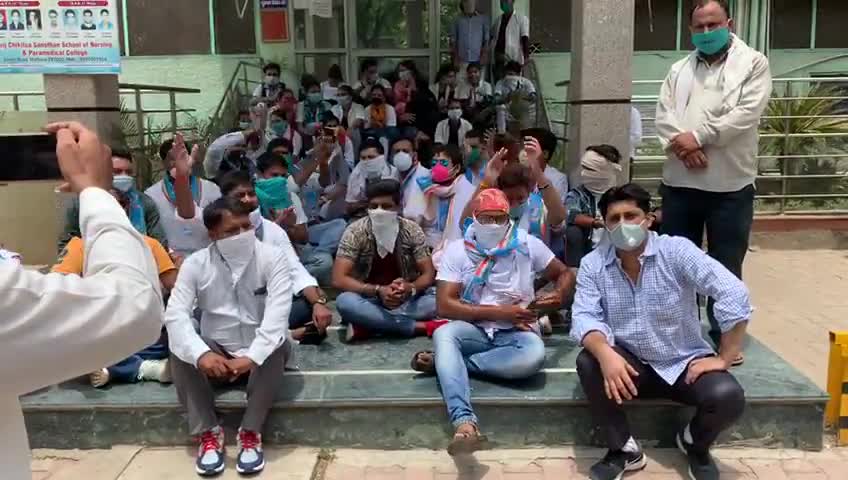 #एनएसयूआई 
लगातार दूसरे दिन एनएसयूआई मथुरा का ब्रज चिकित्सा संस्थान पर जोरदार आंदोलन , 
प्रशासन झुका सारी मांगें मानी