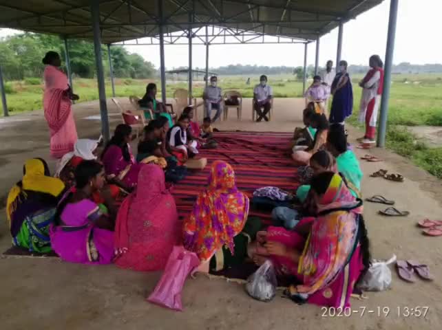 उदयपुर: ग्राम सरगवां गौठान में सीईओ द्वारा समूह की महिलाओं को दिया गया प्रशिक्षण #सीईओ
