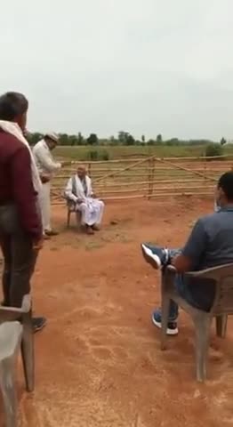 नारायणपुर: धरमपुर गांव में भू विवाद की जांच करने पहुंच अंचलाधिकारी व थानाधिकारी, लोगों को समझाया #अंचलाधिकारी