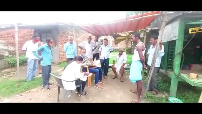गिरिडीह: पचम्बा के रानीडीह पहुंचकर अंचल अधिकारी रविंद्र सिन्हा ने एक जमीन संबंधी विवाद का किया निपटारा #अंचलाधिकारी