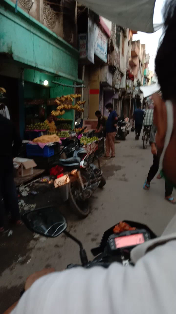 बिहार: आज बिहार शरीफ में बहुत भीड़ बढ़ी हुई थीं ।
जिससे कोरोना का खतरा भी ज्यादा थी।#विकाश#किंग﻿#विकाश﻿#
