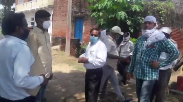 ज़मानिया: लहना में गंदगी का अंबार देख SDM ने ग्राम प्रधान को जमकर लगाई फटकार, दी चेतावनी #स्वच्छ_भारत_मिशन #कोविड_19