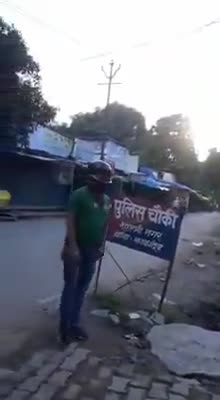 वीडियो #kanpur का हैं जहां मास्क न पहनने पर पुलिसकर्मी ने एक लड़को को खूब गालियां दी।
#kanpur_news
