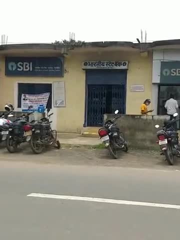 गाण्डेय: एसबीआई की गांडेय शाखा में पार्किंग की व्यवस्था नहीं होने से सड़क किनारे वाहन खड़े कर रहे उपभोक्ता #एसबीआई