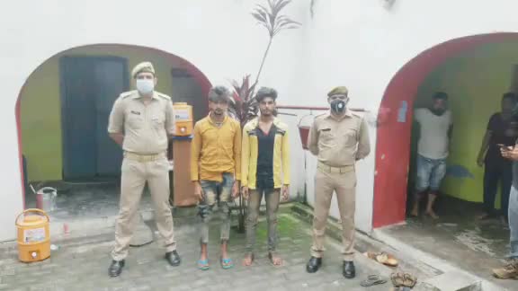 बेहट: फतेहपुर थाना पुलिस ने गैंगस्टर एक्ट में वांछित दो इनामी बदमाशों को किया गिरफ्तार #गैंगस्टर