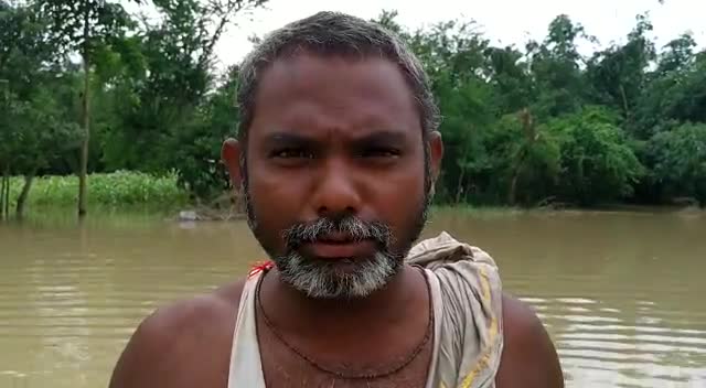 #बाढ़ से बहुत बुरा हाल है परताहा गांव का।
#नवहट्टा प्रखंड के #बकुनियां पंचायत के#परताहा गांव का हाल देखिए(Chandan Yadav)